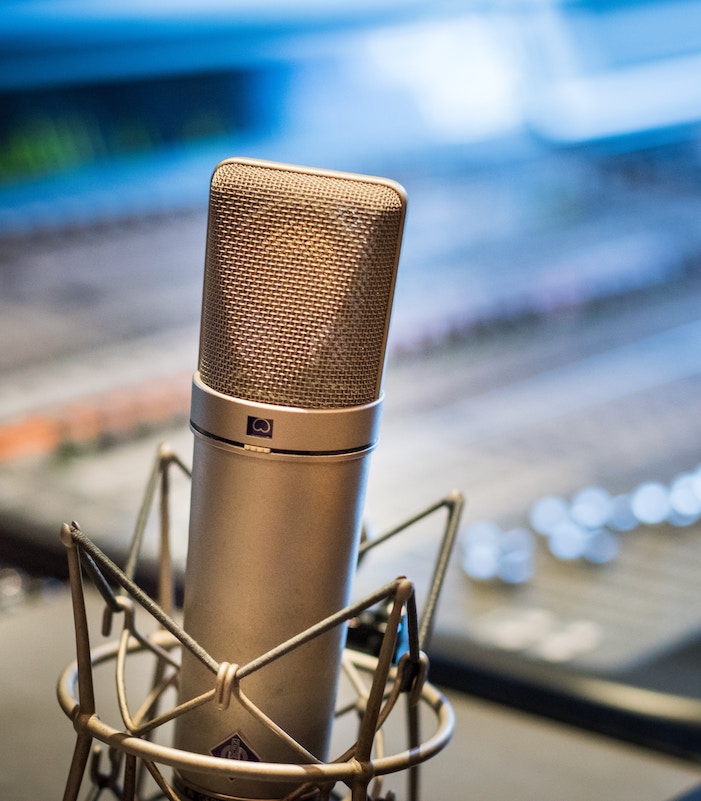 Communicate with a voice actor: image of a Neumann U87 microphone