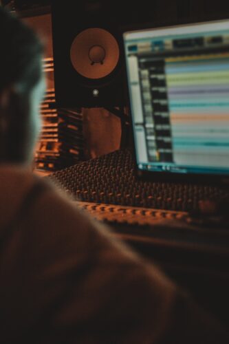 Subbing or dubbing: image of a sound engineer working in Pro Tools