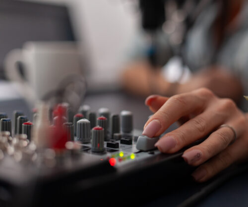 Dubbing: image of a mixing desk